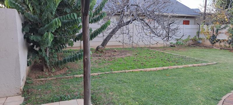 To Let 2 Bedroom Property for Rent in Brackendowns Gauteng