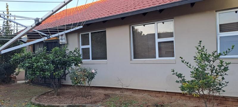 To Let 2 Bedroom Property for Rent in Brackendowns Gauteng
