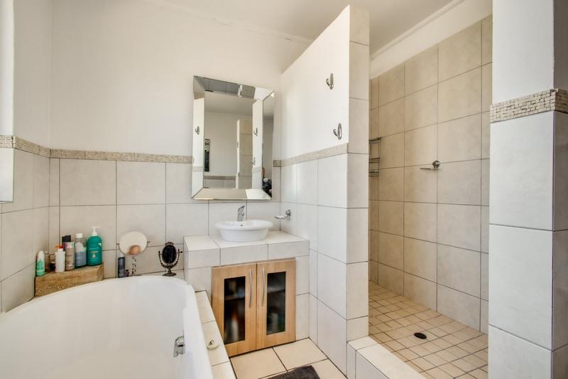 3 Bedroom Property for Sale in Broadacres Gauteng