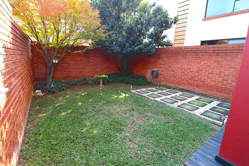 To Let 2 Bedroom Property for Rent in Douglasdale Gauteng