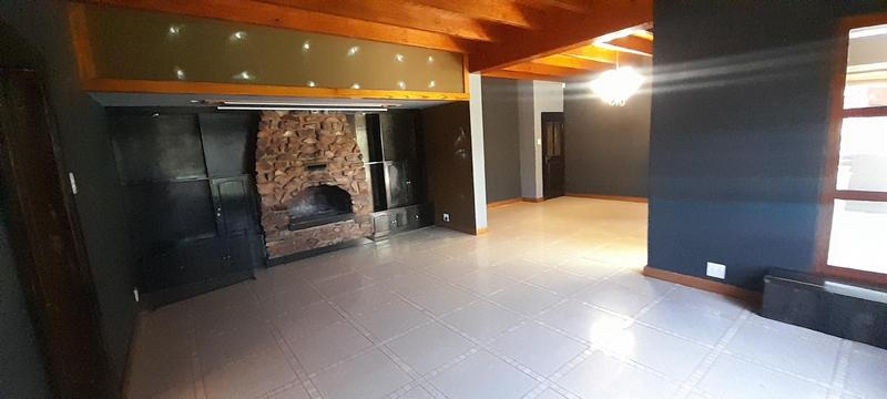 To Let 4 Bedroom Property for Rent in Little Falls Gauteng