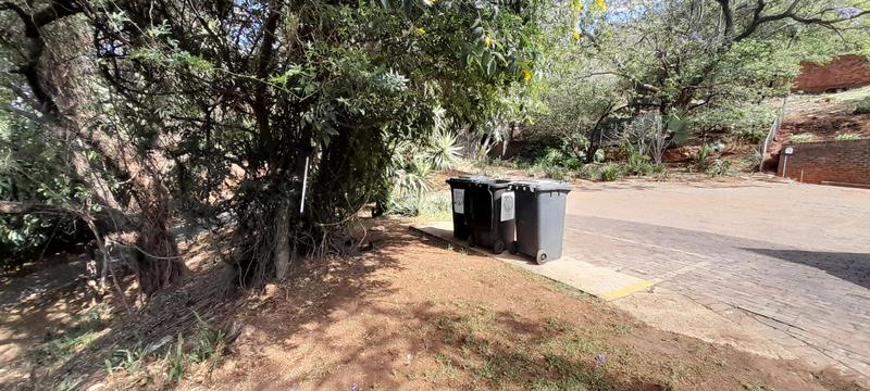 To Let 4 Bedroom Property for Rent in Little Falls Gauteng