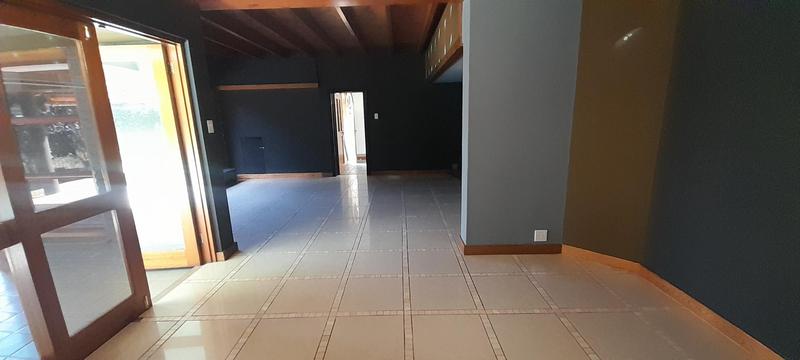 To Let 4 Bedroom Property for Rent in Little Falls Gauteng