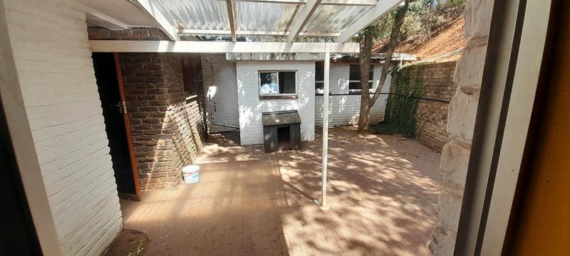 To Let 4 Bedroom Property for Rent in Little Falls Gauteng