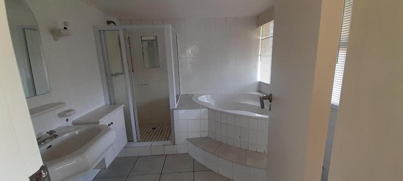 To Let 4 Bedroom Property for Rent in Little Falls Gauteng