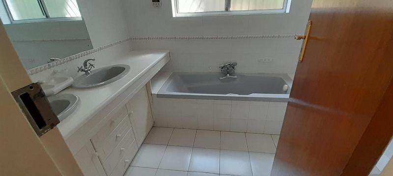 To Let 4 Bedroom Property for Rent in Little Falls Gauteng