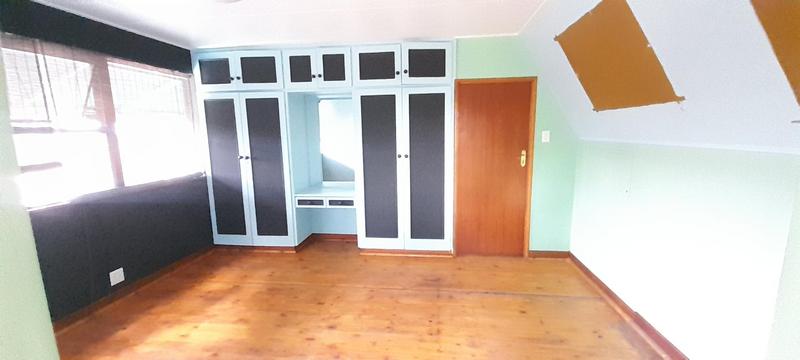 To Let 4 Bedroom Property for Rent in Little Falls Gauteng