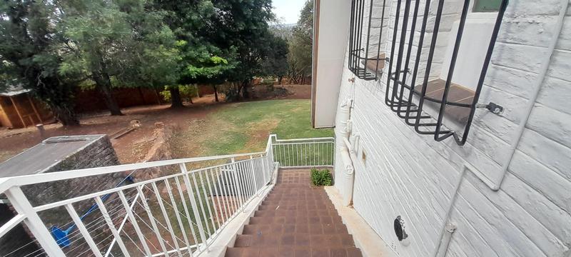 To Let 4 Bedroom Property for Rent in Little Falls Gauteng