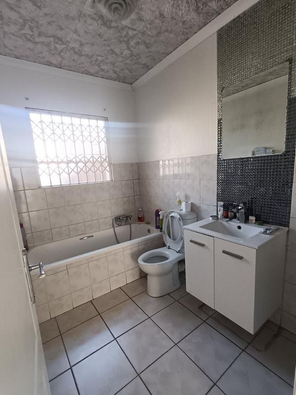 2 Bedroom Property for Sale in Vorna Valley Gauteng