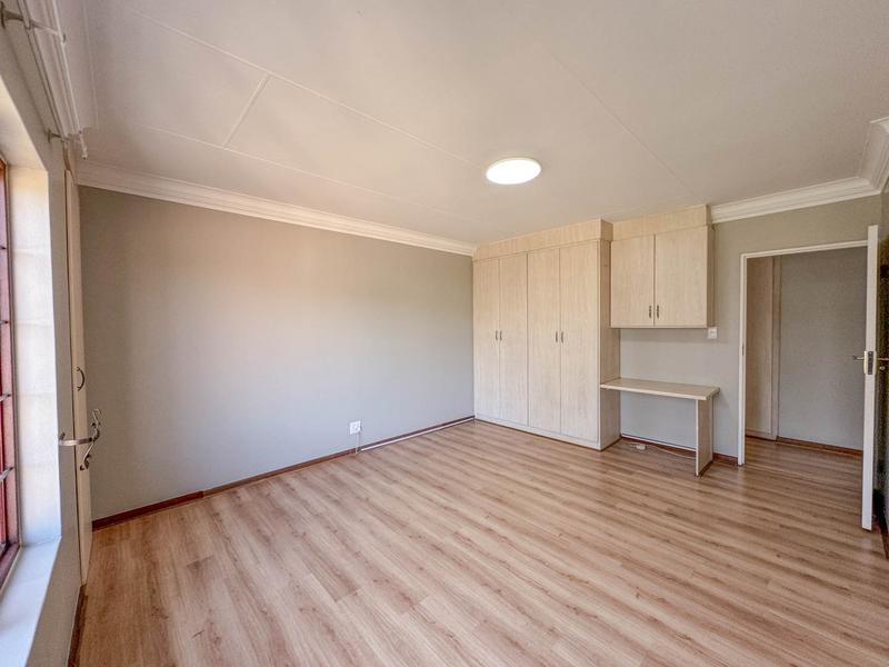 6 Bedroom Property for Sale in Midstream Estate Gauteng