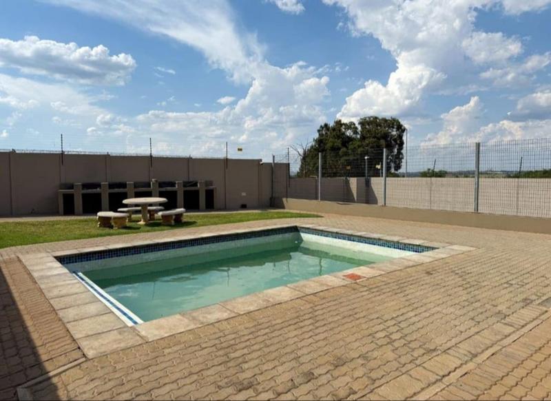 2 Bedroom Property for Sale in Ruimsig Gauteng