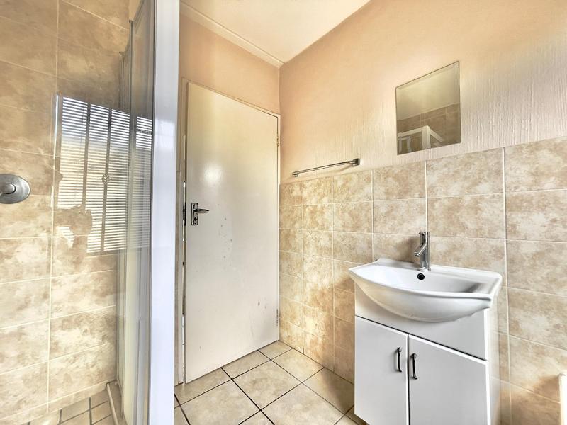 To Let 2 Bedroom Property for Rent in Roodepoort Gauteng