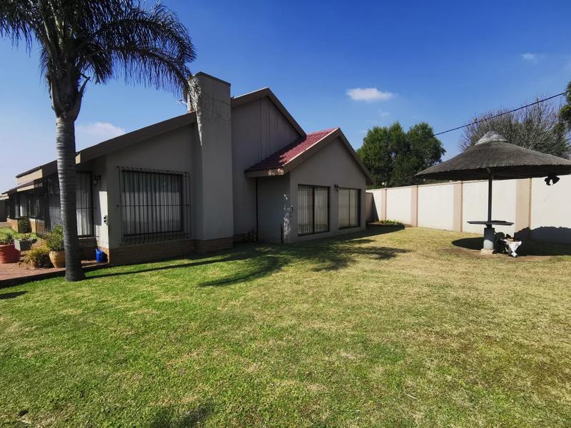 To Let 4 Bedroom Property for Rent in Dunnottar Gauteng