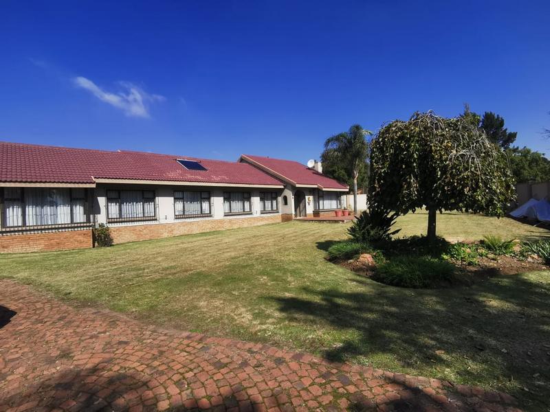 To Let 4 Bedroom Property for Rent in Dunnottar Gauteng