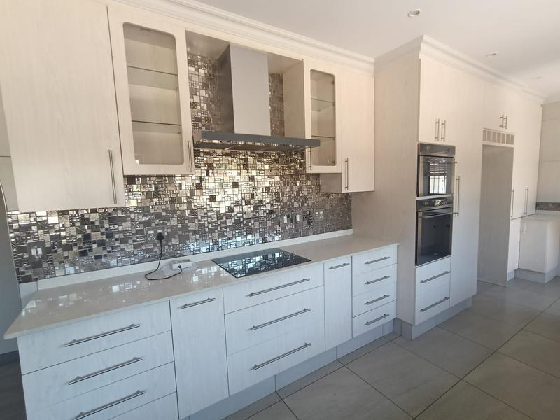 To Let 4 Bedroom Property for Rent in Dunnottar Gauteng