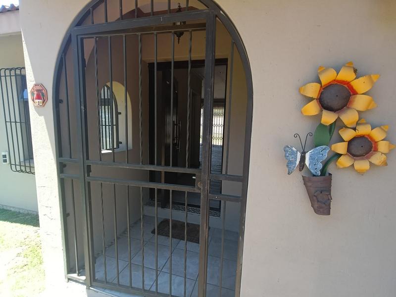 To Let 4 Bedroom Property for Rent in Dunnottar Gauteng