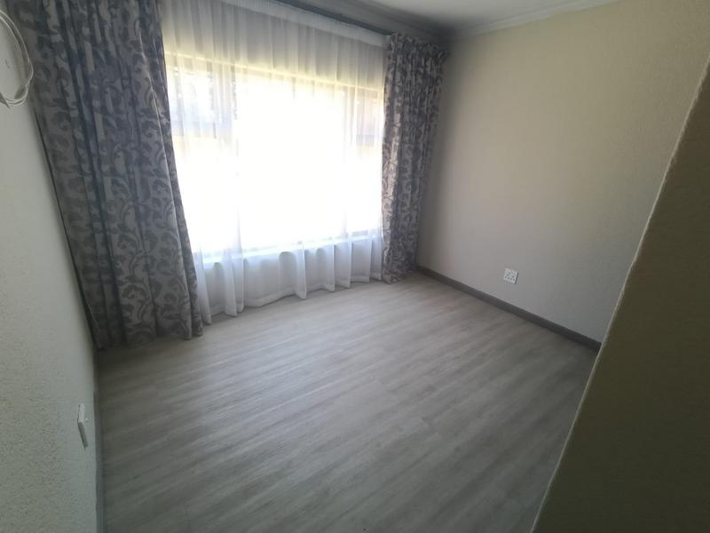 To Let 4 Bedroom Property for Rent in Dunnottar Gauteng