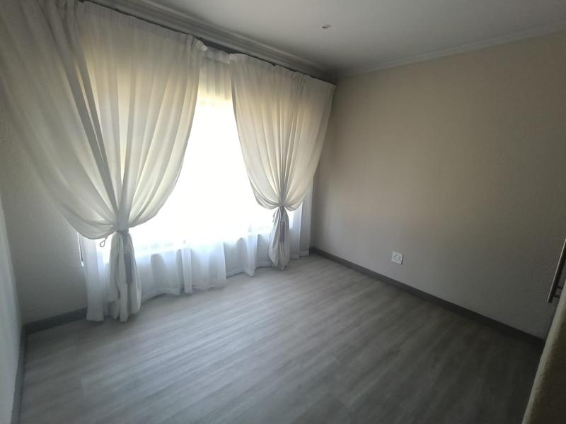 To Let 4 Bedroom Property for Rent in Dunnottar Gauteng
