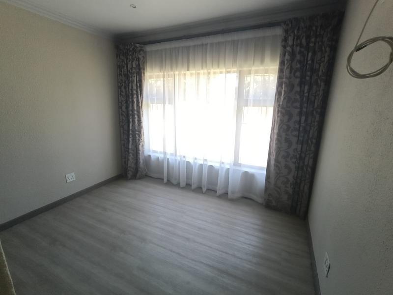 To Let 4 Bedroom Property for Rent in Dunnottar Gauteng