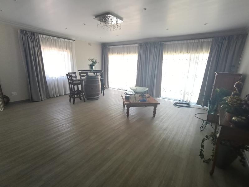 To Let 4 Bedroom Property for Rent in Dunnottar Gauteng