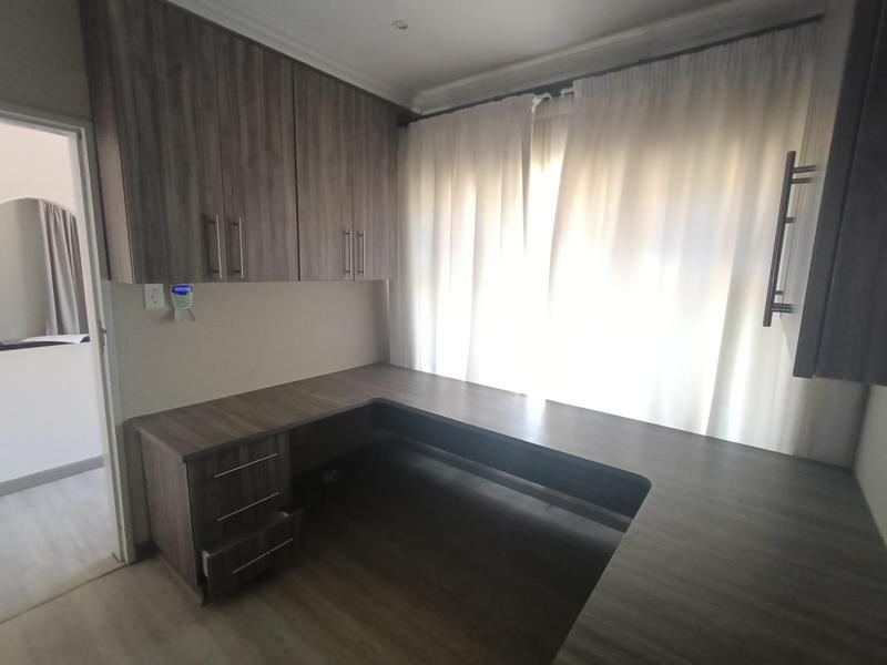 To Let 4 Bedroom Property for Rent in Dunnottar Gauteng