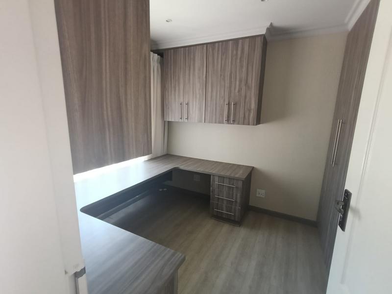 To Let 4 Bedroom Property for Rent in Dunnottar Gauteng