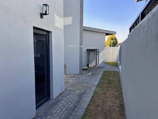 To Let 4 Bedroom Property for Rent in Six Fountains Residential Estate Gauteng