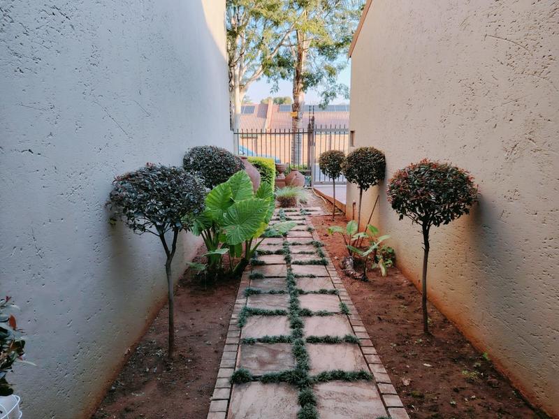 3 Bedroom Property for Sale in Eldoraigne Gauteng