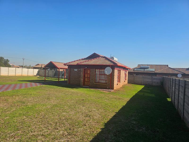 3 Bedroom Property for Sale in Clayville Gauteng