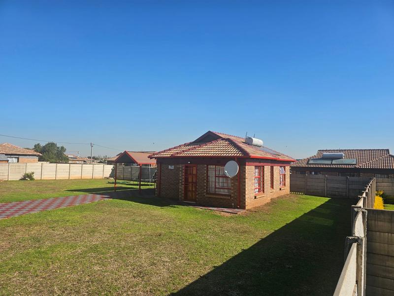 3 Bedroom Property for Sale in Clayville Gauteng