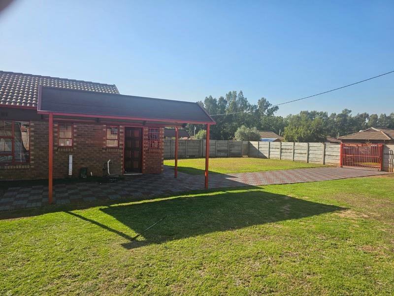 3 Bedroom Property for Sale in Clayville Gauteng