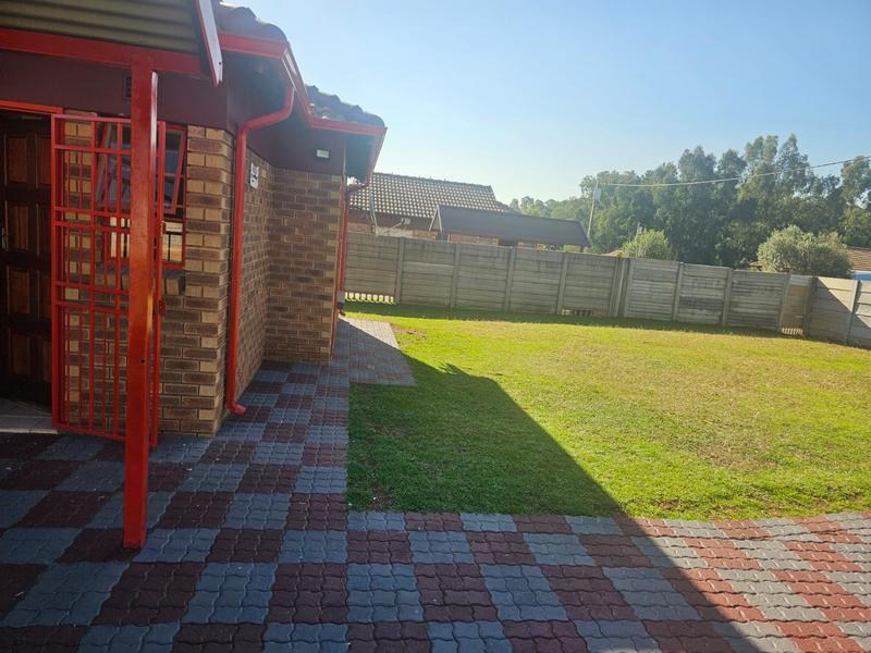 3 Bedroom Property for Sale in Clayville Gauteng