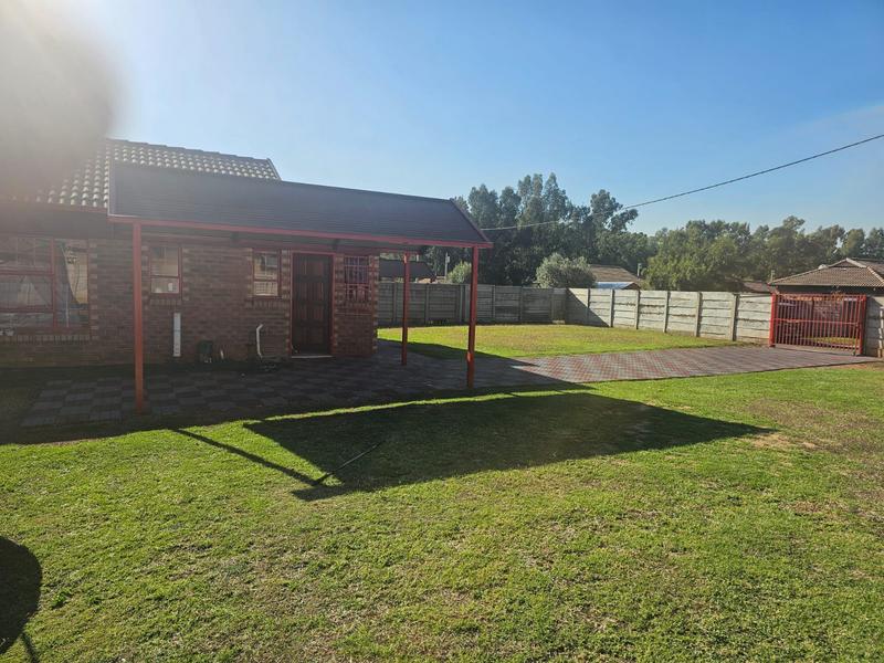 3 Bedroom Property for Sale in Clayville Gauteng