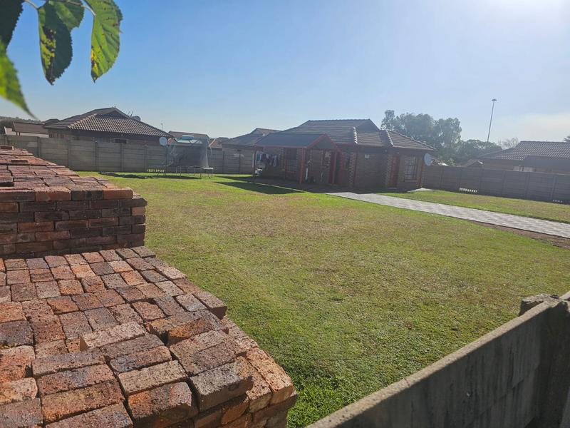 3 Bedroom Property for Sale in Clayville Gauteng