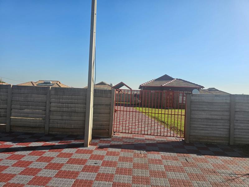 3 Bedroom Property for Sale in Clayville Gauteng