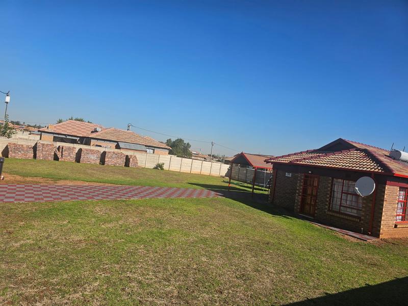 3 Bedroom Property for Sale in Clayville Gauteng