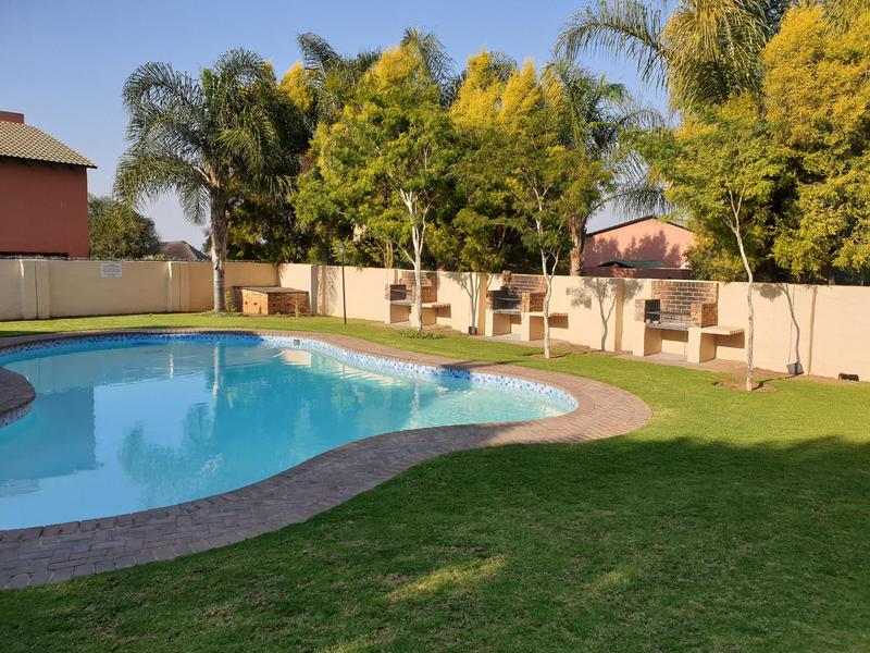 To Let 2 Bedroom Property for Rent in North Riding Gauteng