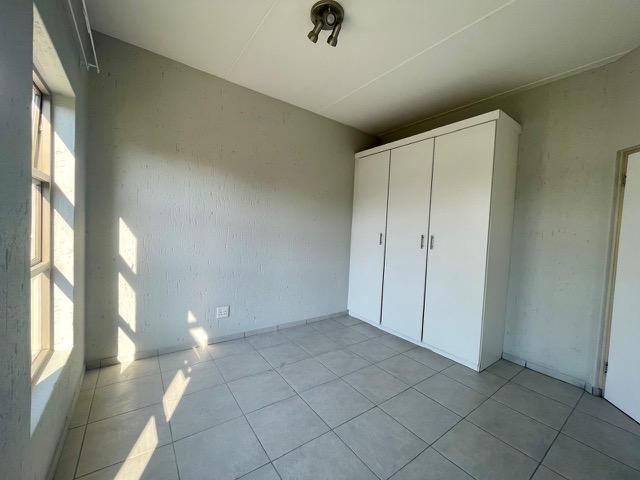 To Let 2 Bedroom Property for Rent in Lonehill Gauteng