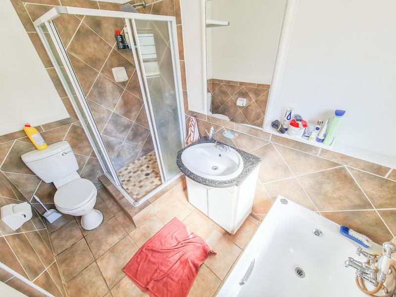 2 Bedroom Property for Sale in Sunninghill Gauteng