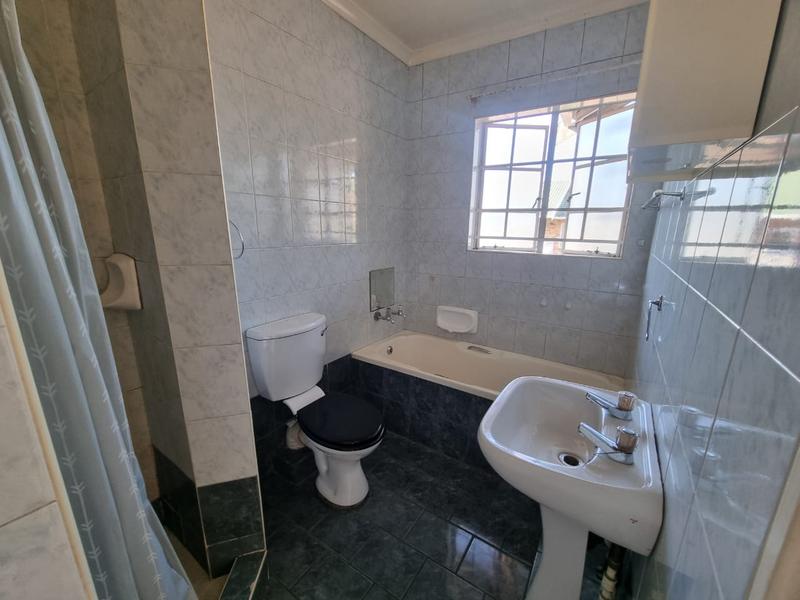 2 Bedroom Property for Sale in Brackenhurst Gauteng