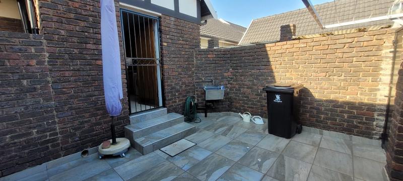 3 Bedroom Property for Sale in Brackenhurst Gauteng