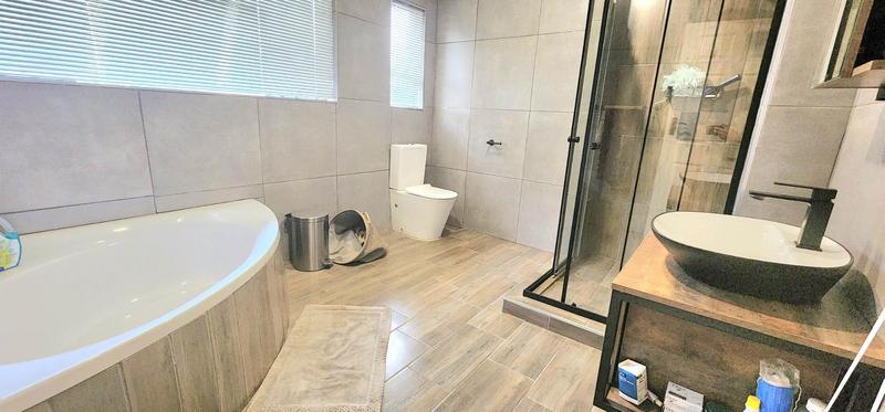 3 Bedroom Property for Sale in Verwoerdpark Gauteng