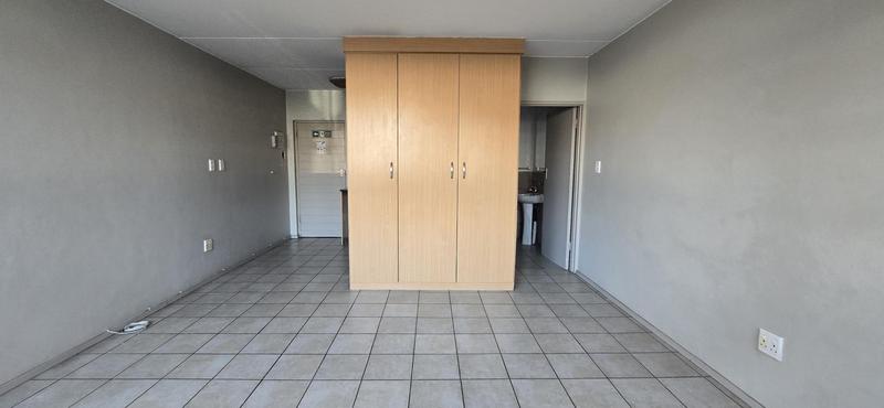 To Let 1 Bedroom Property for Rent in Braamfontein Gauteng