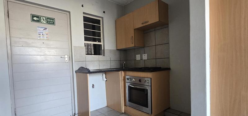 To Let 1 Bedroom Property for Rent in Braamfontein Gauteng