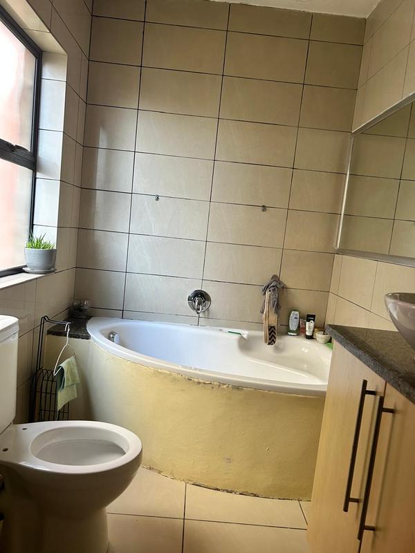 2 Bedroom Property for Sale in Rooihuiskraal North Gauteng