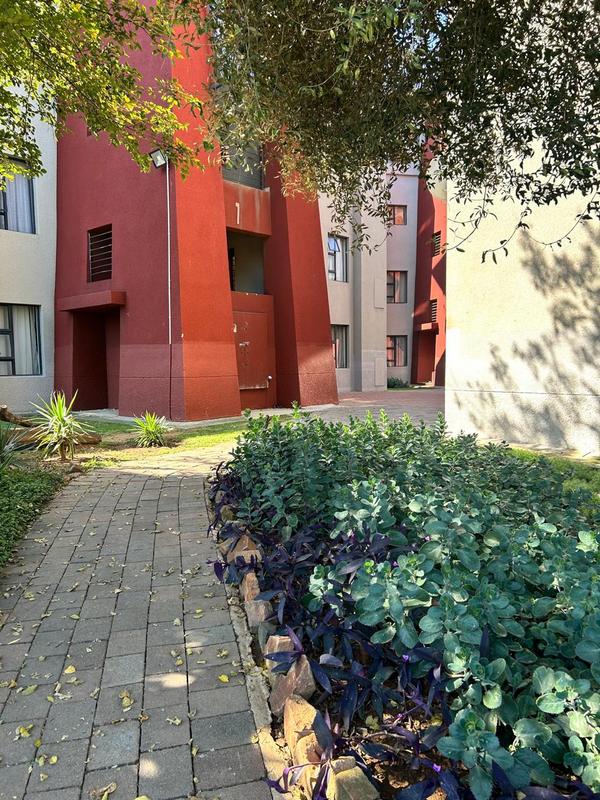 2 Bedroom Property for Sale in Rooihuiskraal North Gauteng