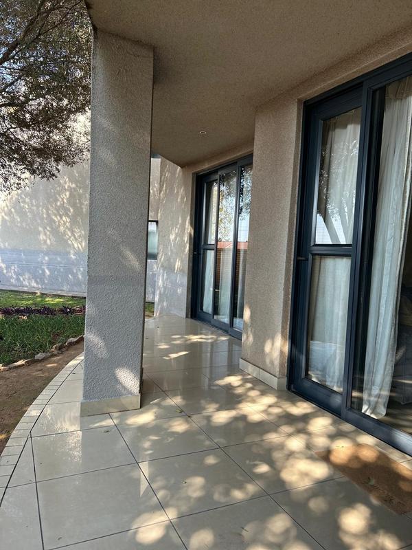 2 Bedroom Property for Sale in Rooihuiskraal North Gauteng