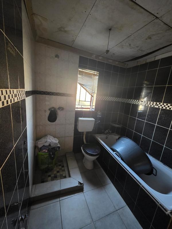 5 Bedroom Property for Sale in Tembisa Gauteng