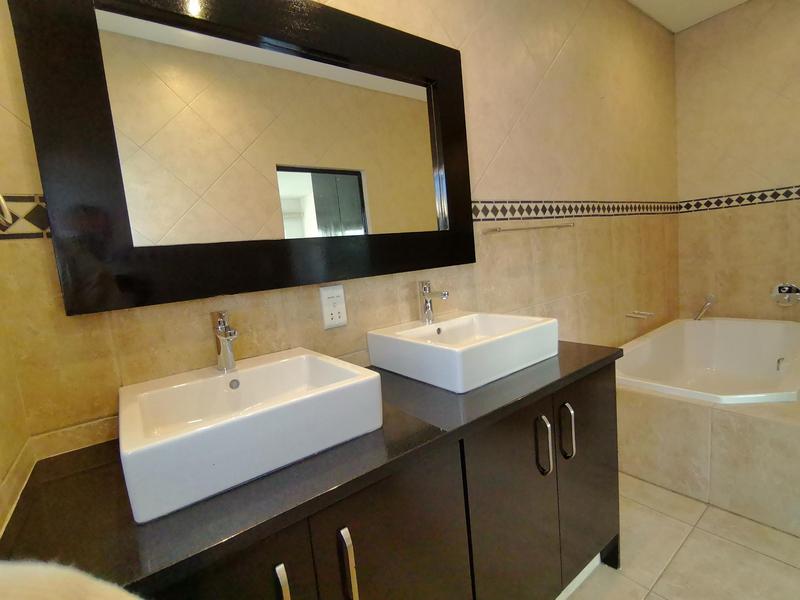 To Let 4 Bedroom Property for Rent in Bedfordview Gauteng