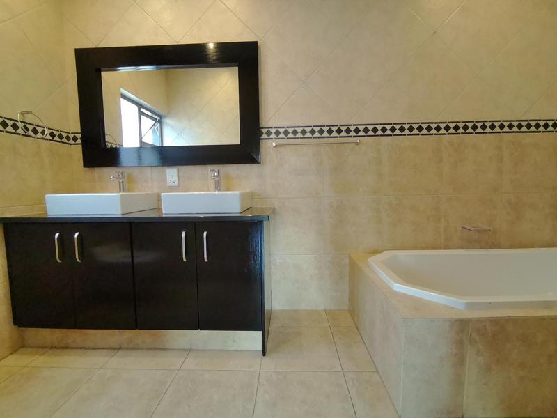 To Let 4 Bedroom Property for Rent in Bedfordview Gauteng